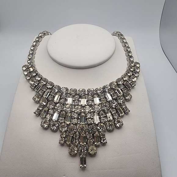 Vintage Silver Tone Emerald Cut & Round Cut Crystal Necklace - Picture 2 of 5